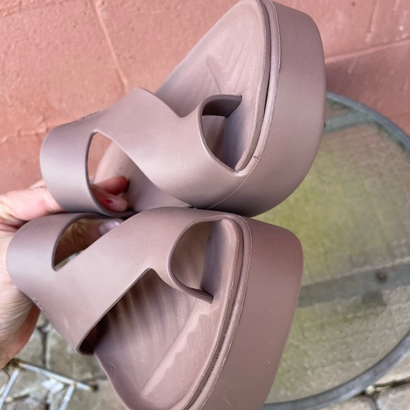 New Crocs Getaway Toe Loop Waterproof Platform Sandals Size 9 - Picture 5 of 10